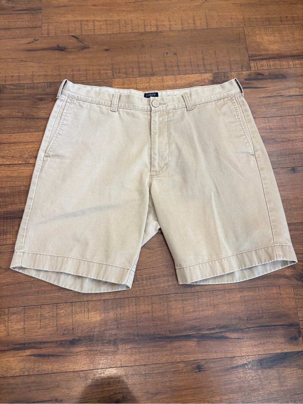 J Crew Gramercy Beige Flat Front Cotton Chino Khaki Shorts Size 35 x 8”